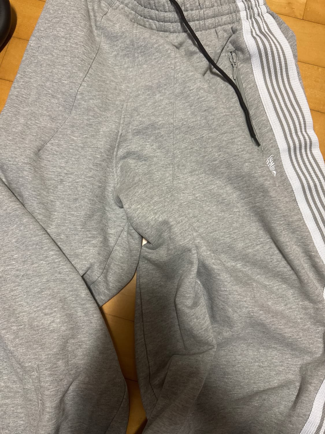 니들스 그레이 hd트랙팬츠 상품이미지2