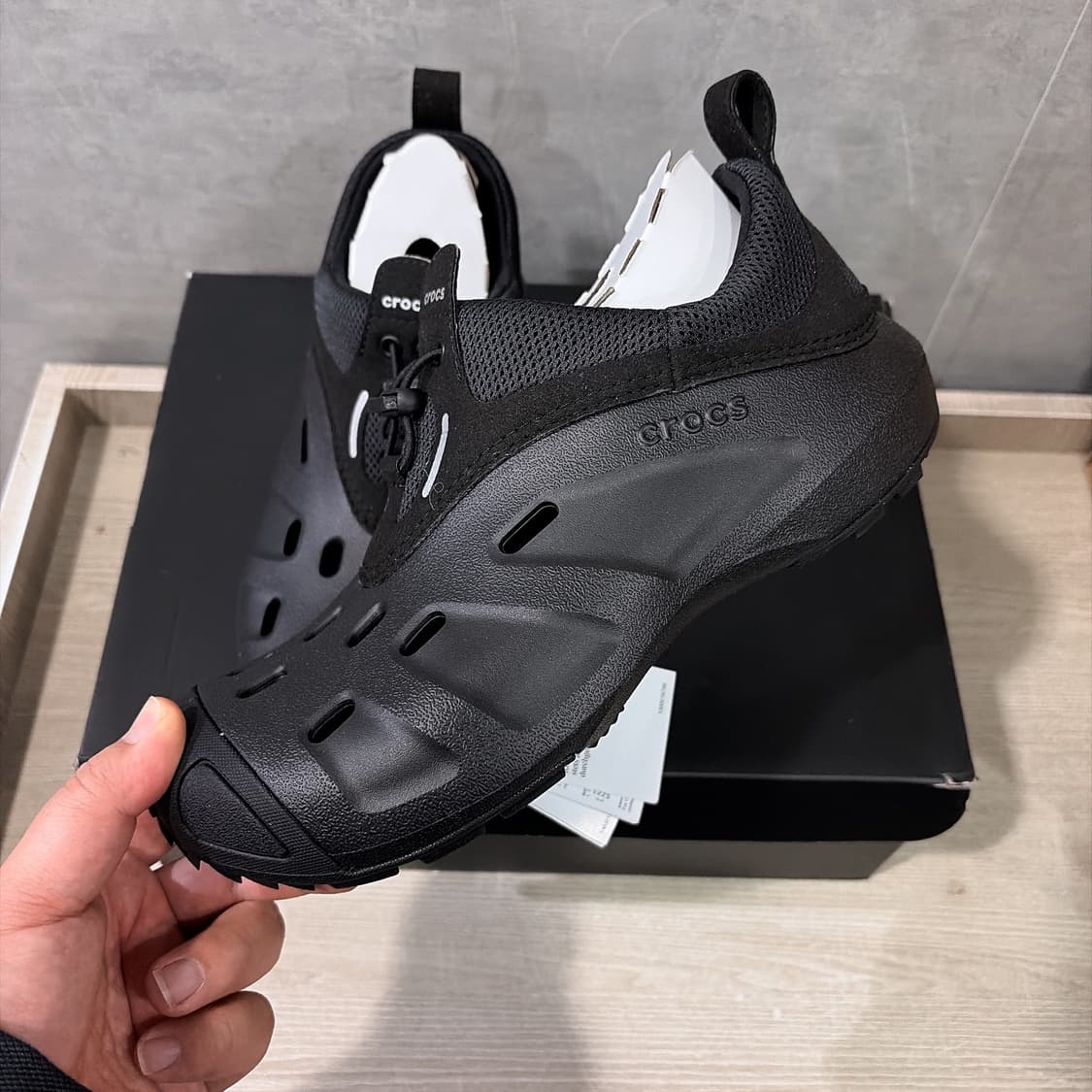 (정품/새상품) CROCS 크록스 남성 블랙 퀵 트레일 로우 상품이미지2