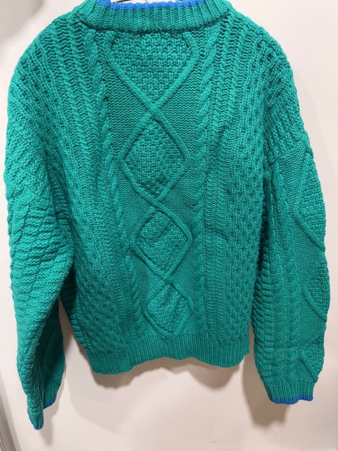 노컨텐츠 케이블 니트 엔조블루스아우어솔티가디건그린버터페스토패딩 상품이미지9