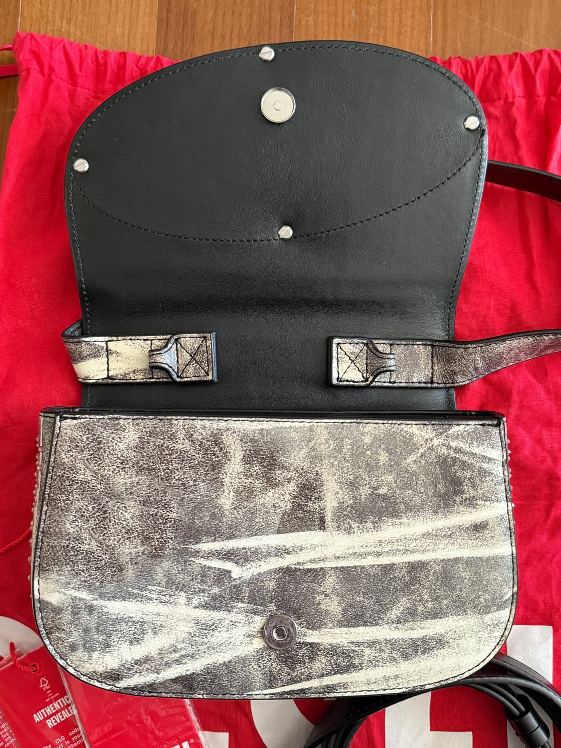 디젤 1DR Limited Edition 크리스탈 숄더백 상품이미지5