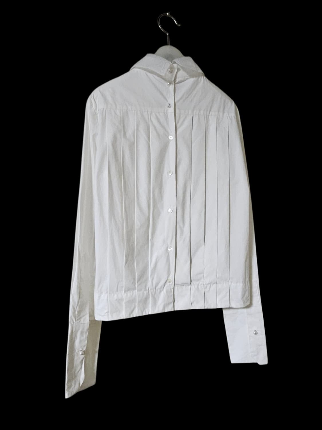 핀턱 디테일 화이트 셔츠 / 미착용 / 소매 진주버튼 / 후면여밈 상품이미지6