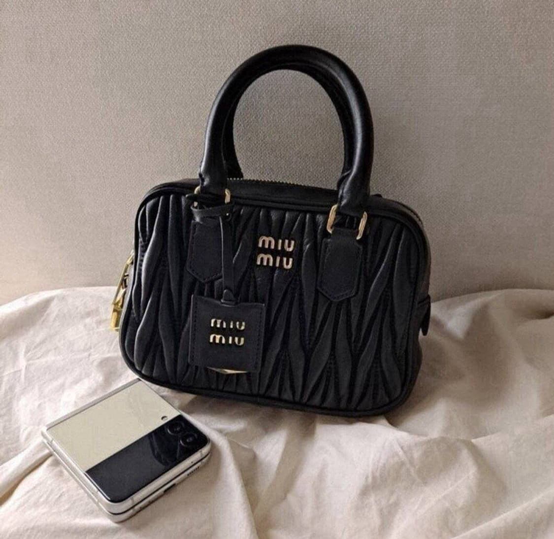 미우미우(Miu Miu) 아르카디 마테라쎄 나파 가죽 백 상품이미지1