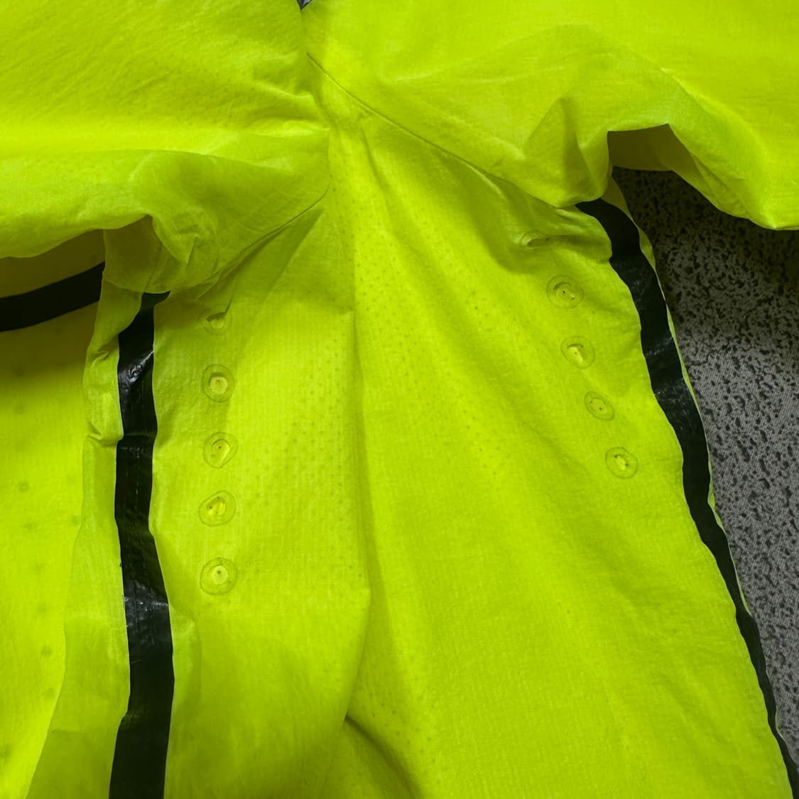 ✨ (바배) 나이키 테크 에어로쉴드 네온 형광 바람막이 상품이미지6