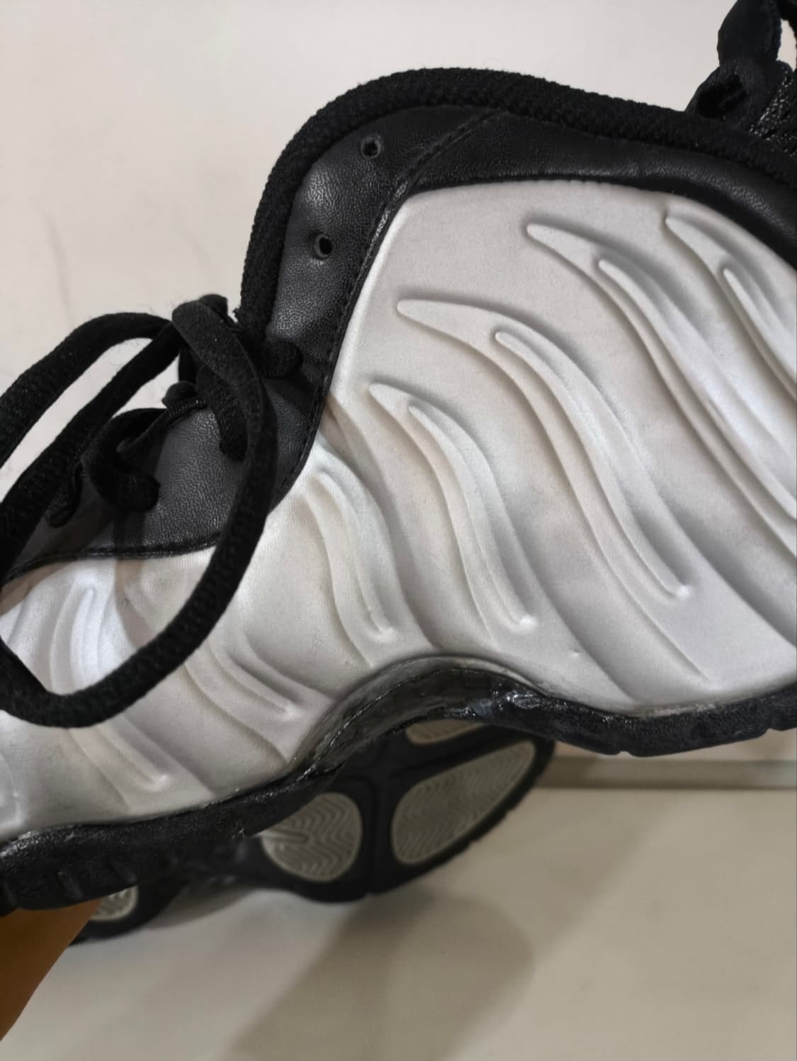 275mm 나이키 에어 폼포짓 프로 메탈릭 실버 상품이미지9