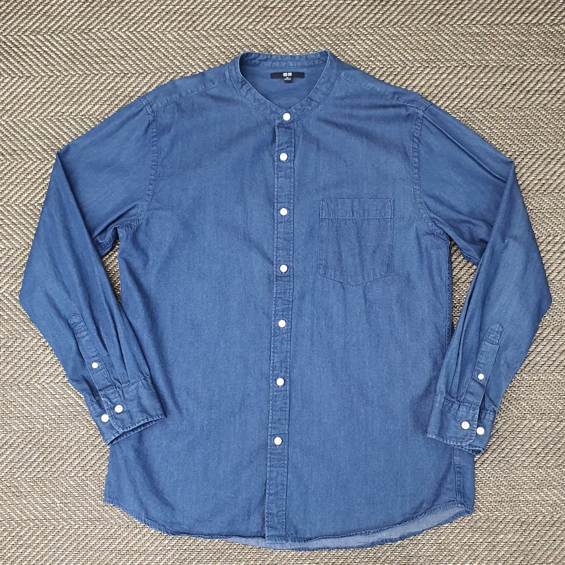 유니클로 헨리넥 데님 셔츠 남자105 상품이미지1