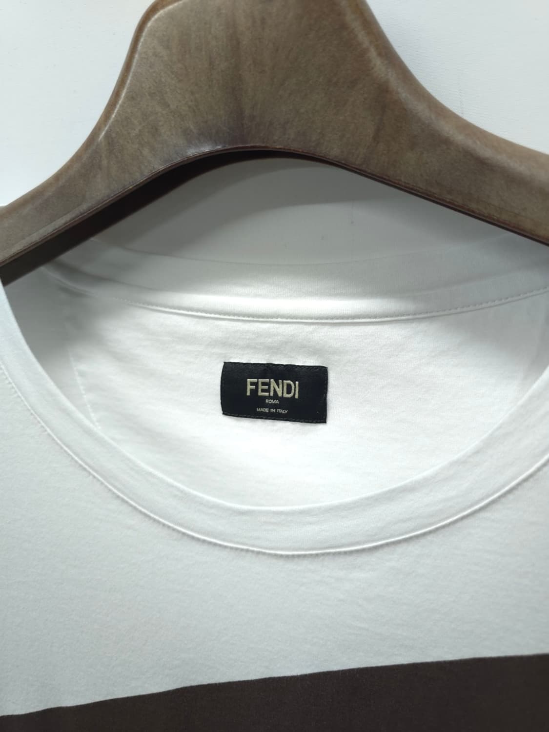 펜디 백 버그 아이즈 멀티 스트라이프 라운드 반팔 티셔츠 (XL) 상품이미지4