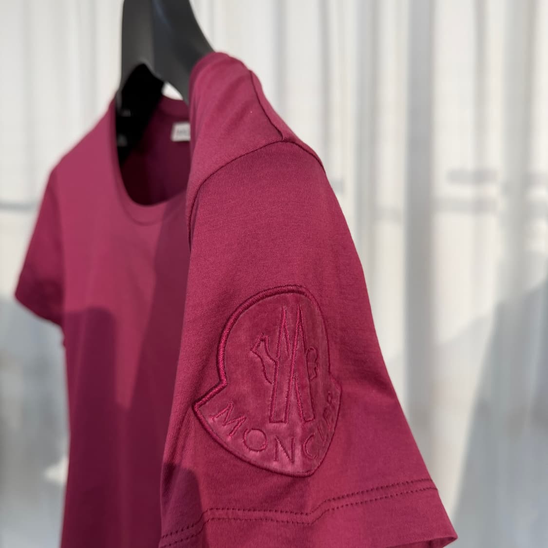 (S) 몽클레어 벨벳 와펜 반팔 티셔츠 상품이미지2