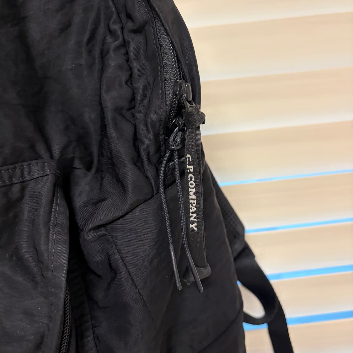 Cp 컴퍼니 C.P. Company 렌즈 와펜 나일론 백팩 가방 블랙 상품이미지3