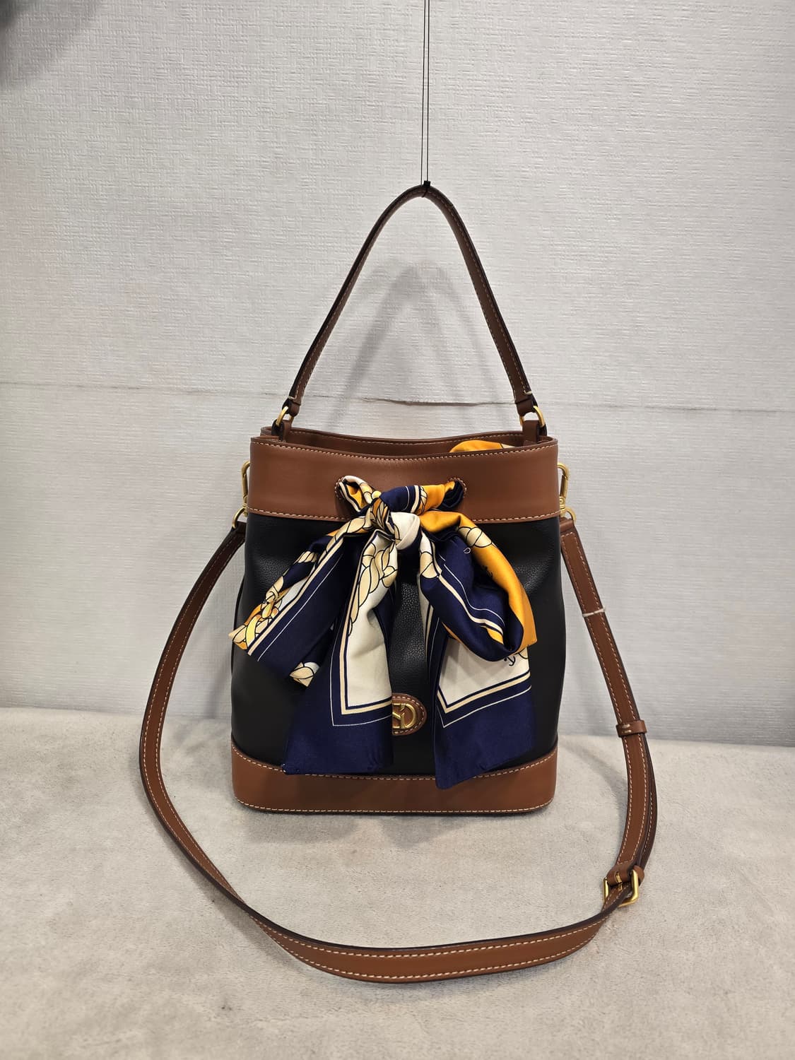 헤지스 블랙 브라운 가죽 버킷백 토트백 크로스백 상품이미지1