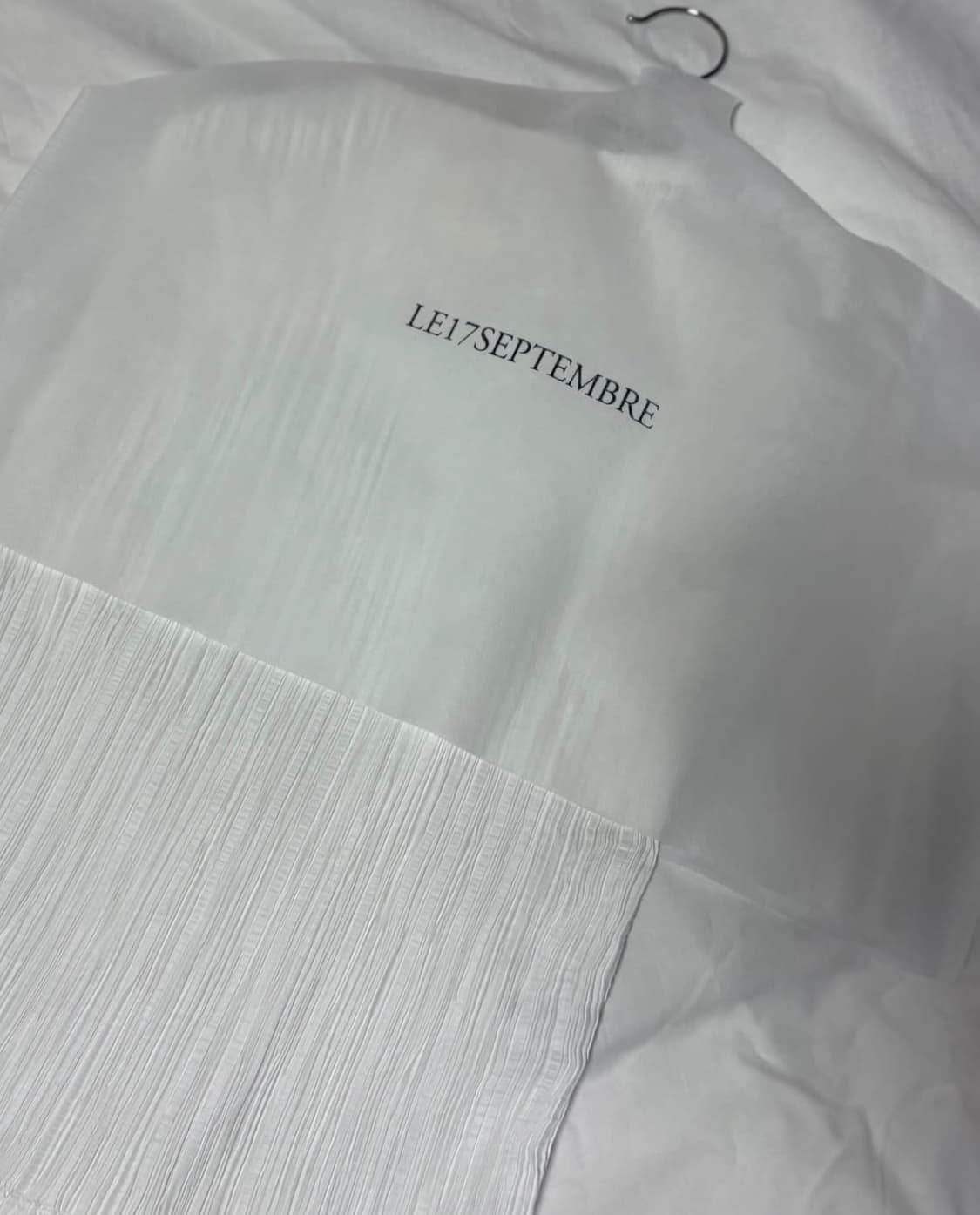 르917 LE17SEPTEMBER FREYA PLEATS TOP 상품이미지5