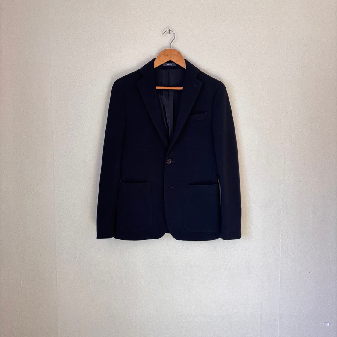 헤지스 슬림 95 자켓 다크네이비 양가죽 디테일 독특한 질감 상품이미지9