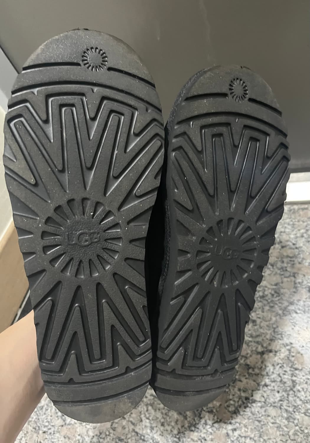 어그 타스만 블랙 260 상품이미지3