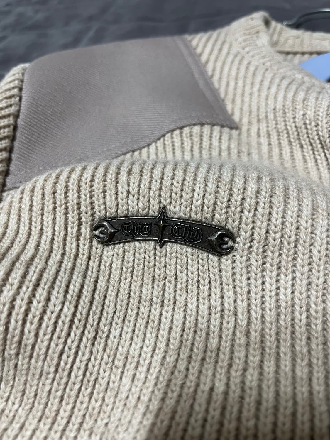 떠그클럽 패치 니트 상품이미지3