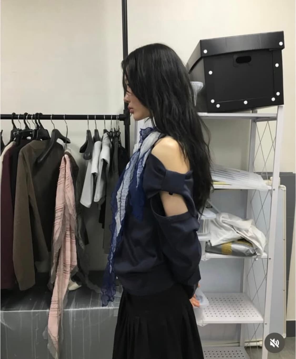 체메씨 BOW ONE-SHOULDER LONG SLEEVE (NAVY) 상품이미지2