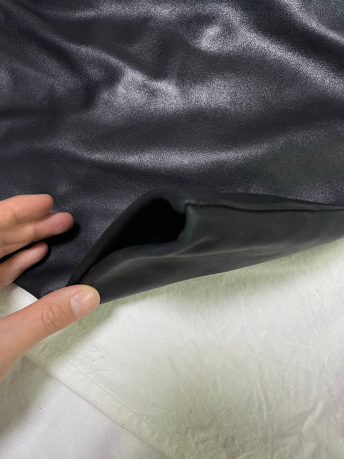 코스 레더 숄더백 상품이미지5