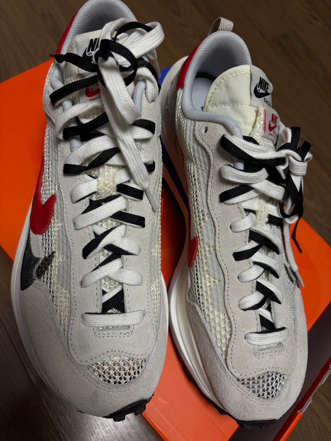 나이키 x 사카이 베이퍼와플 로얄 푸시아 상품이미지1