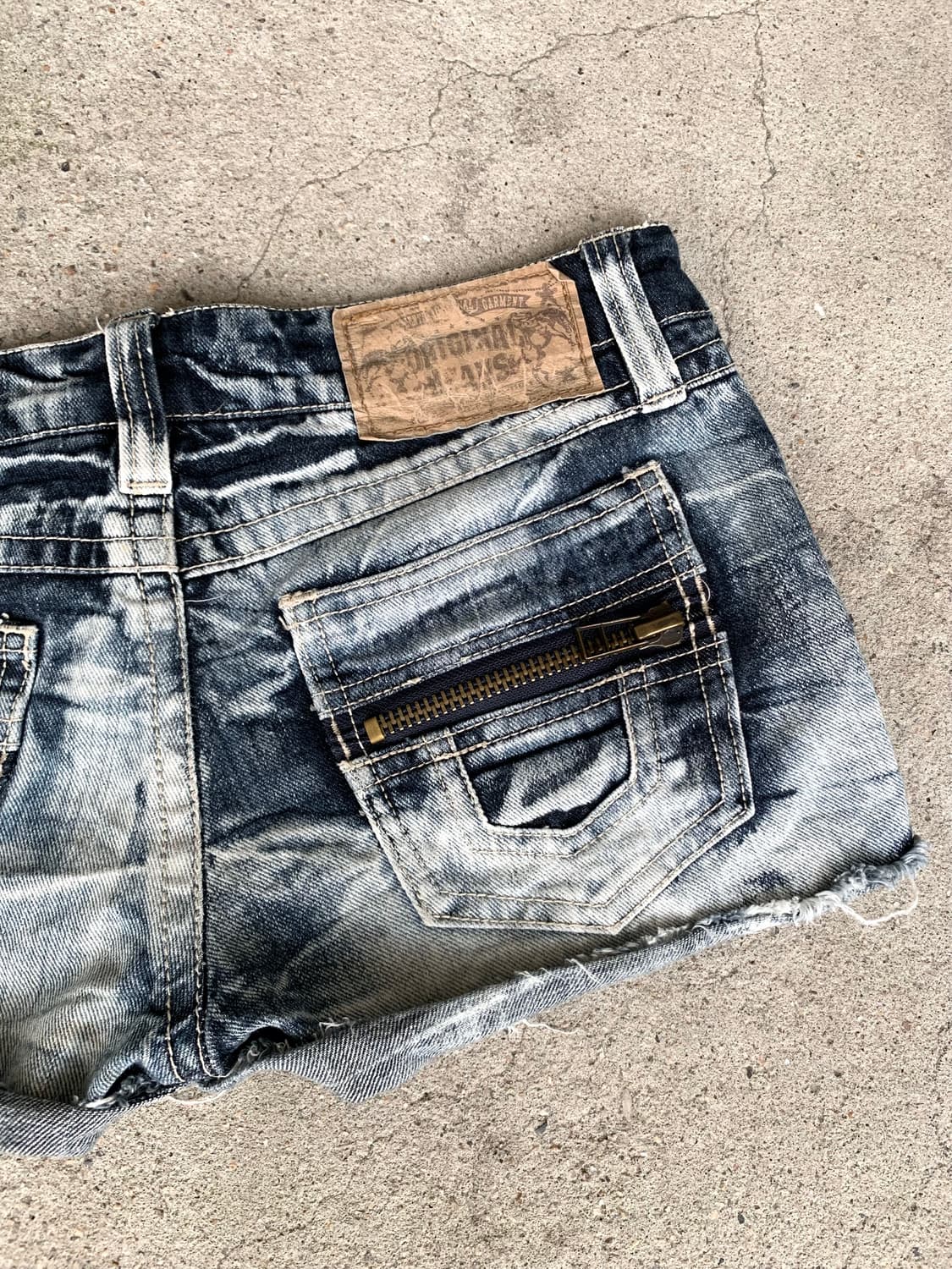 Stone washed distressed shorts  상품이미지5