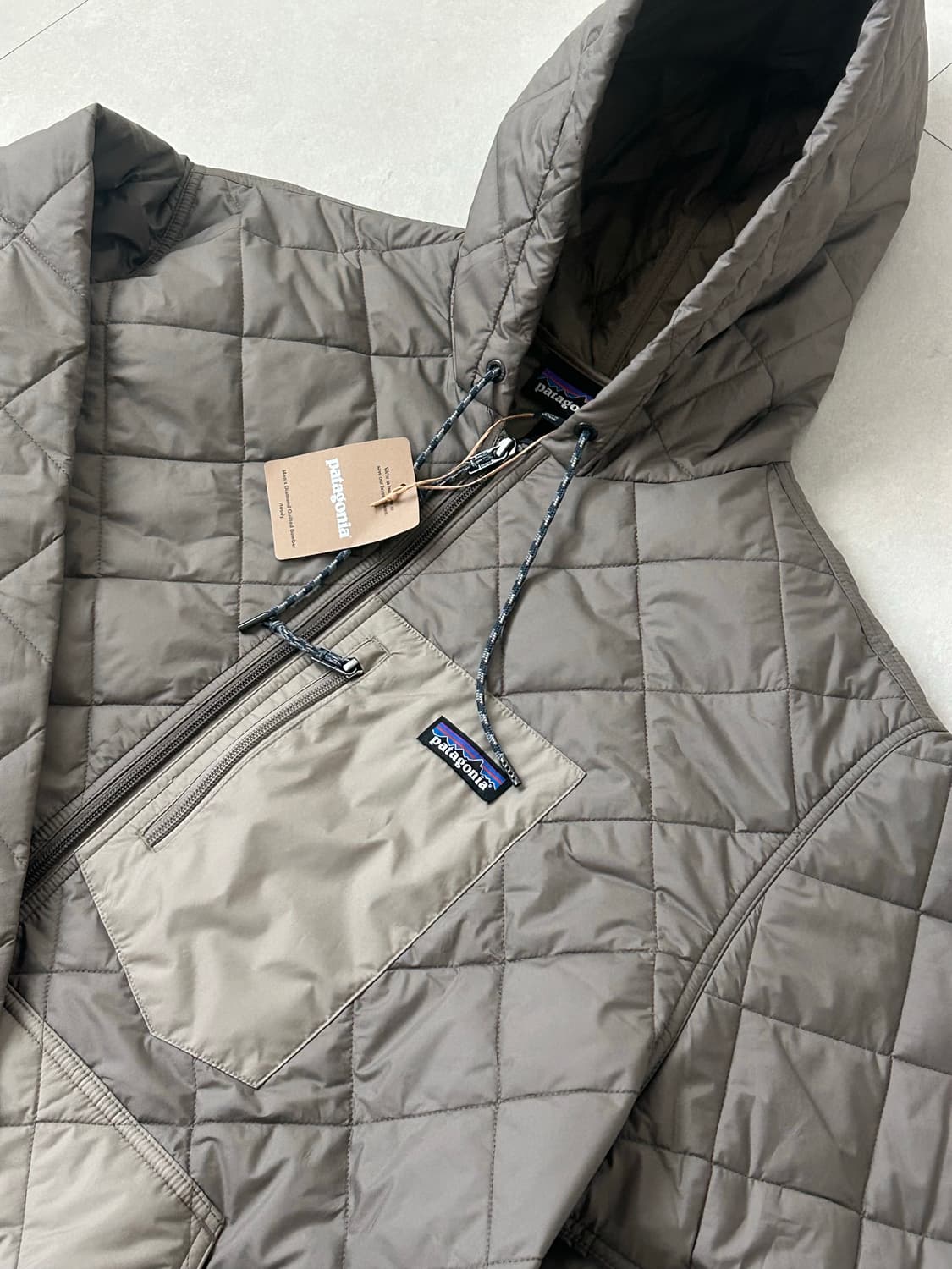 파타고니아 다이아몬드 퀼티드 봄버 후디 패딩 상품이미지3