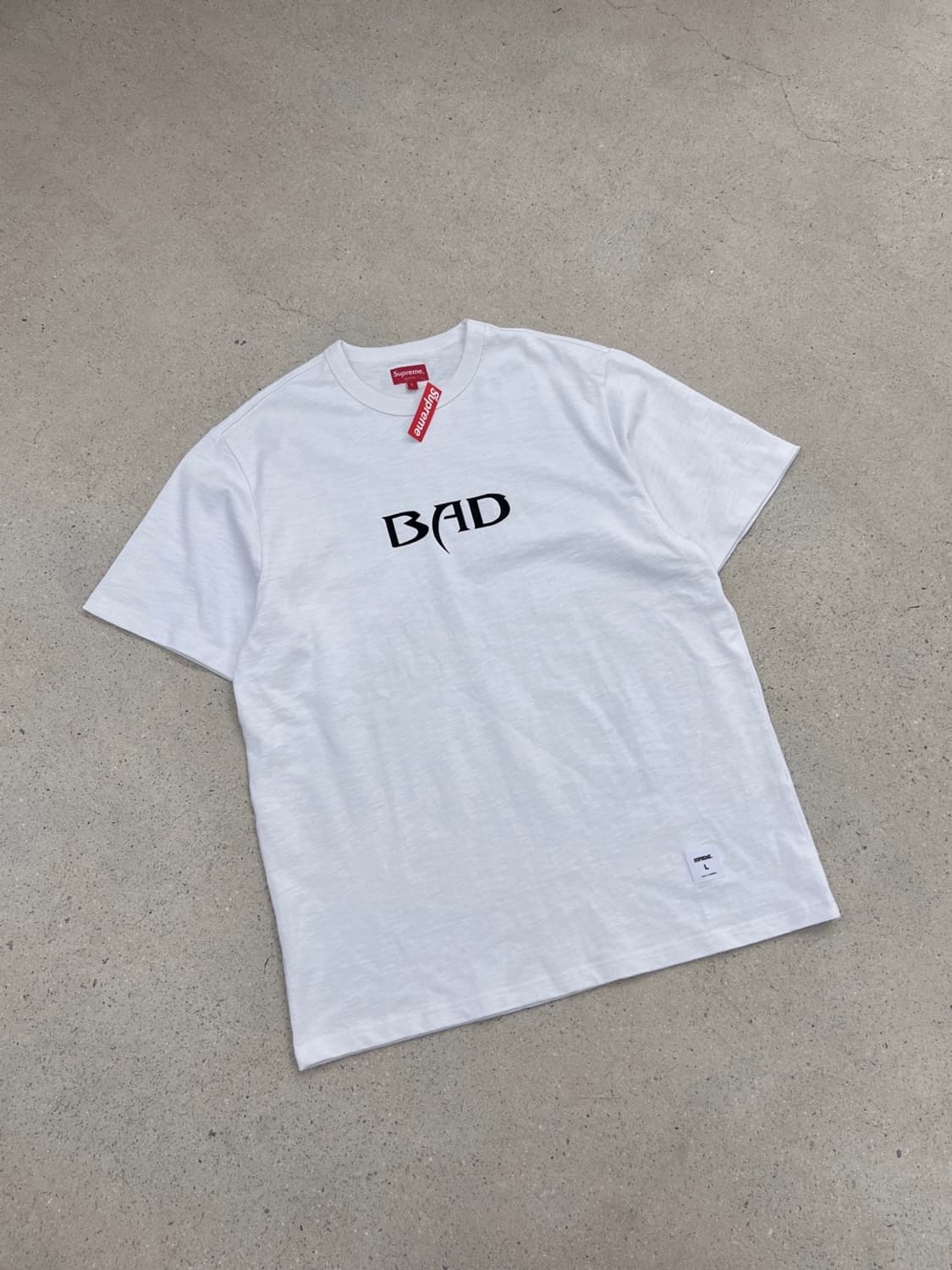 (새상품) 슈프림 22SS BAD 화이트 반팔 티셔츠 상품이미지4