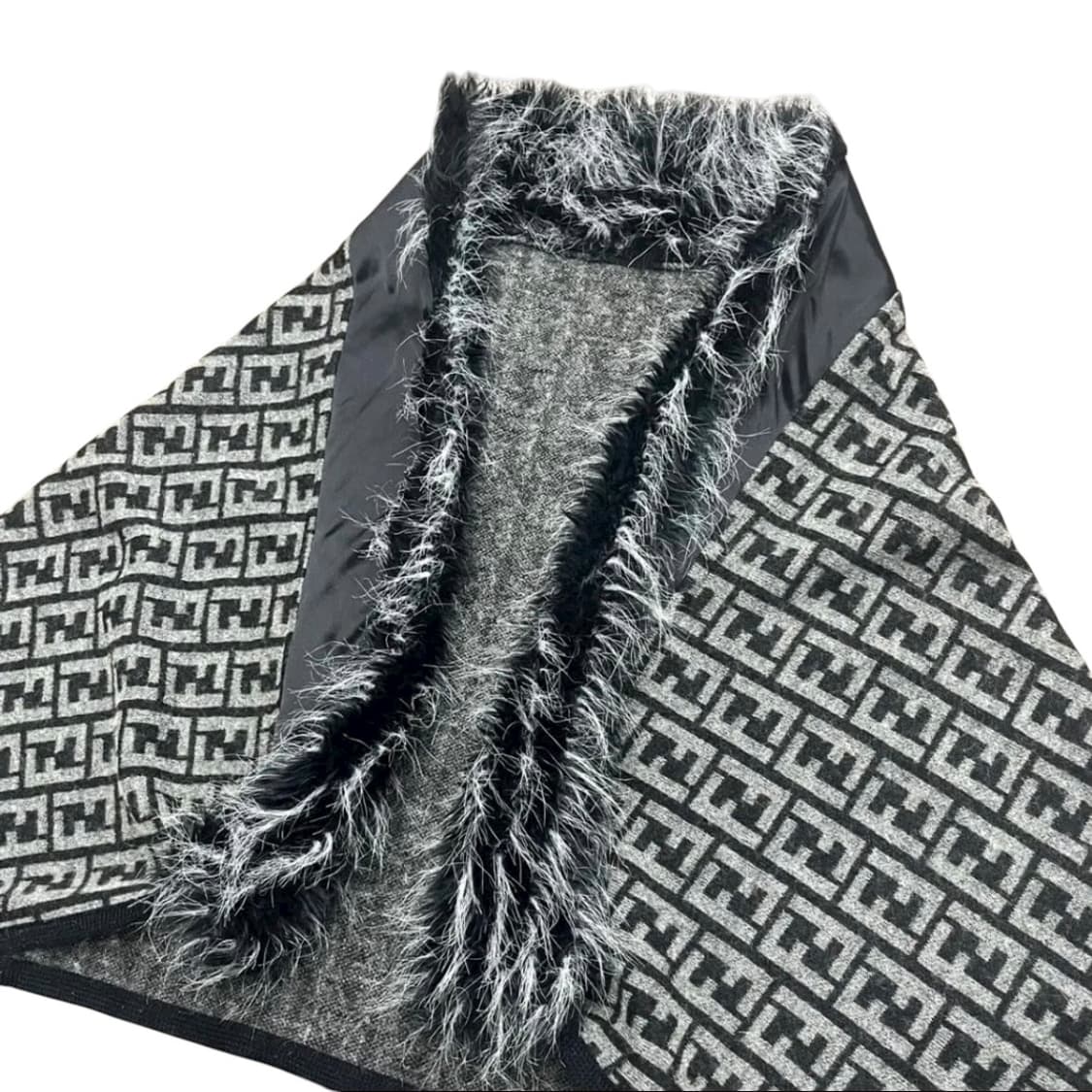 펜디 주카 패턴 퍼 케이프 상품이미지2