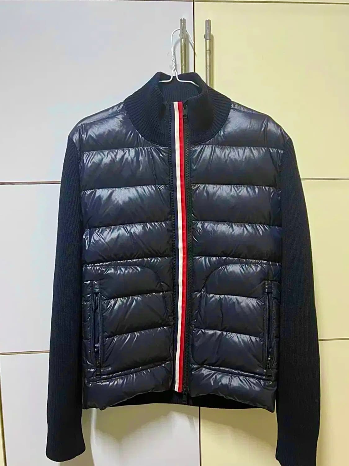 몽클레어 트리콧 삼선 유광 니트패딩 상품이미지1