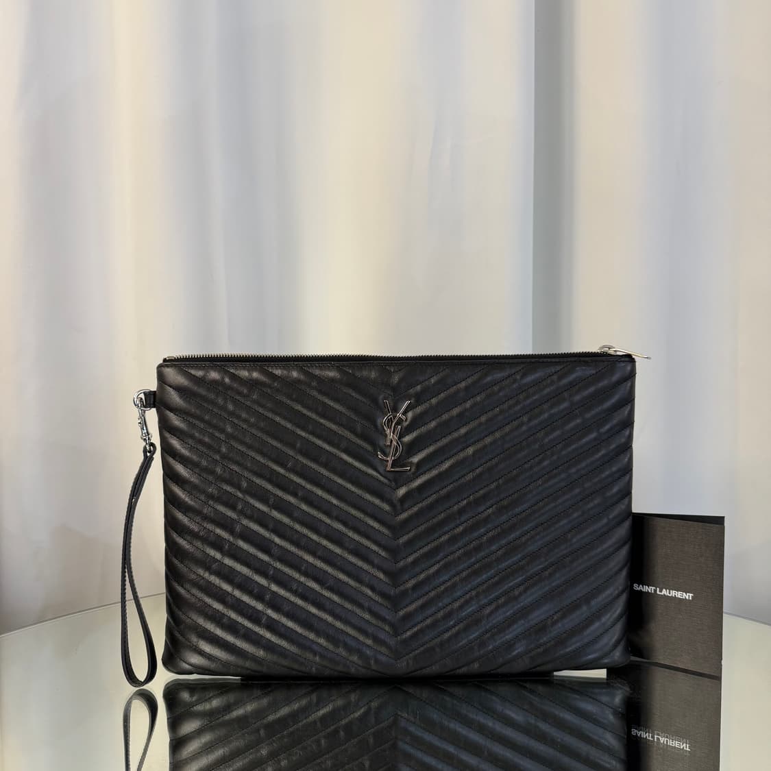 [정품] 생로랑 모노그램 마틀라세 은장 클러치백 상품이미지1