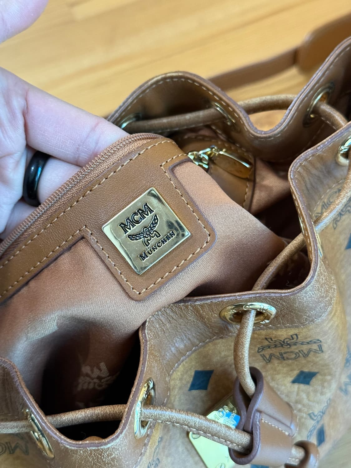mcm 엠씨엠 정품 여성 가방 복조리백 트로스백 숄더백 상품이미지9