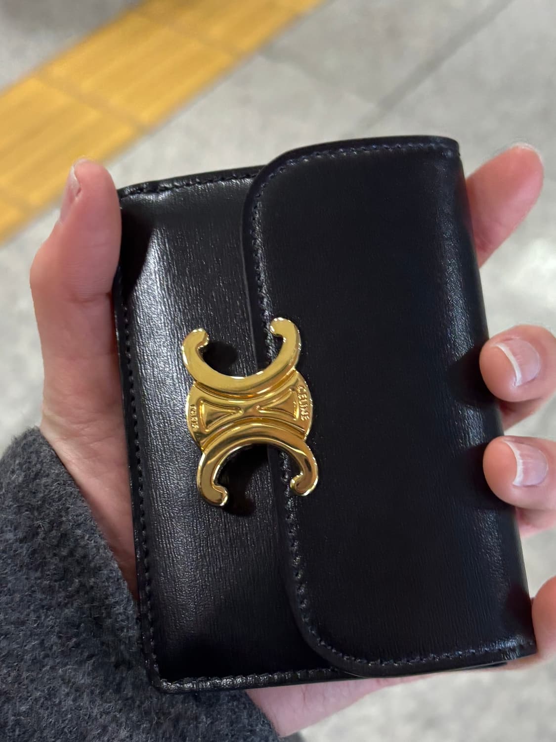 셀린느 트리옹프 플랩 카드지갑 BLACK(풀박) 상품이미지9