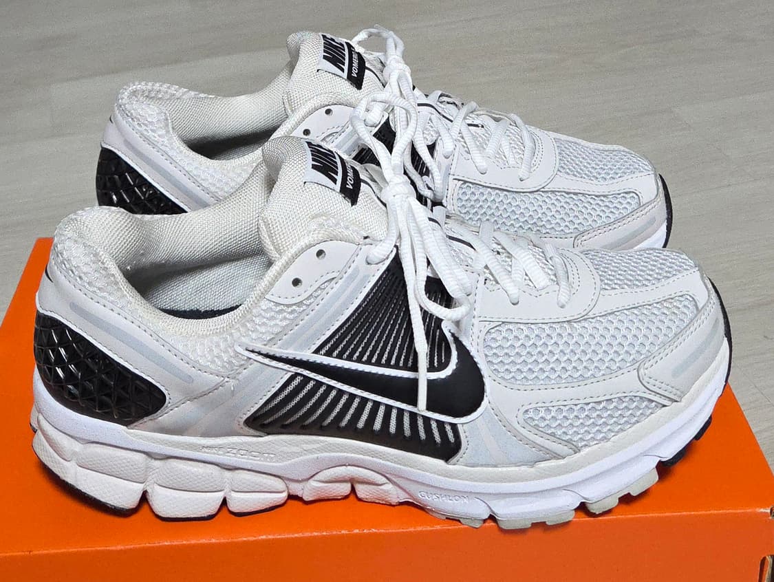 나이키 보메로 5 화이트 플레티넘 틴트 상품이미지4