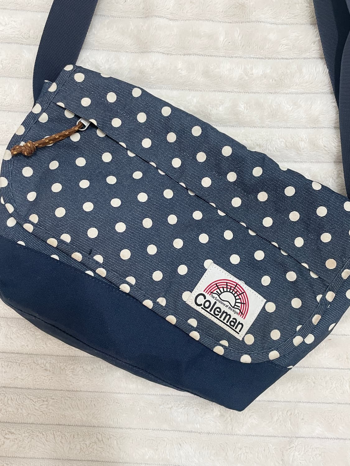 콜맨 데님도트 크로스백 상품이미지2