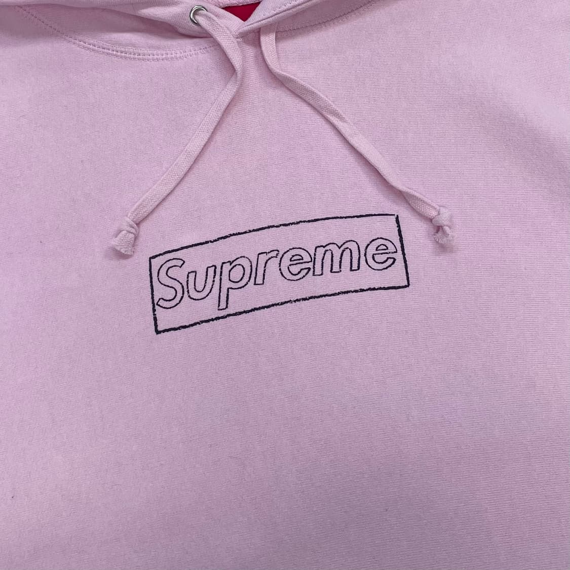슈프림 x 카우스 초크 로고 후드티 핑크 상품이미지3