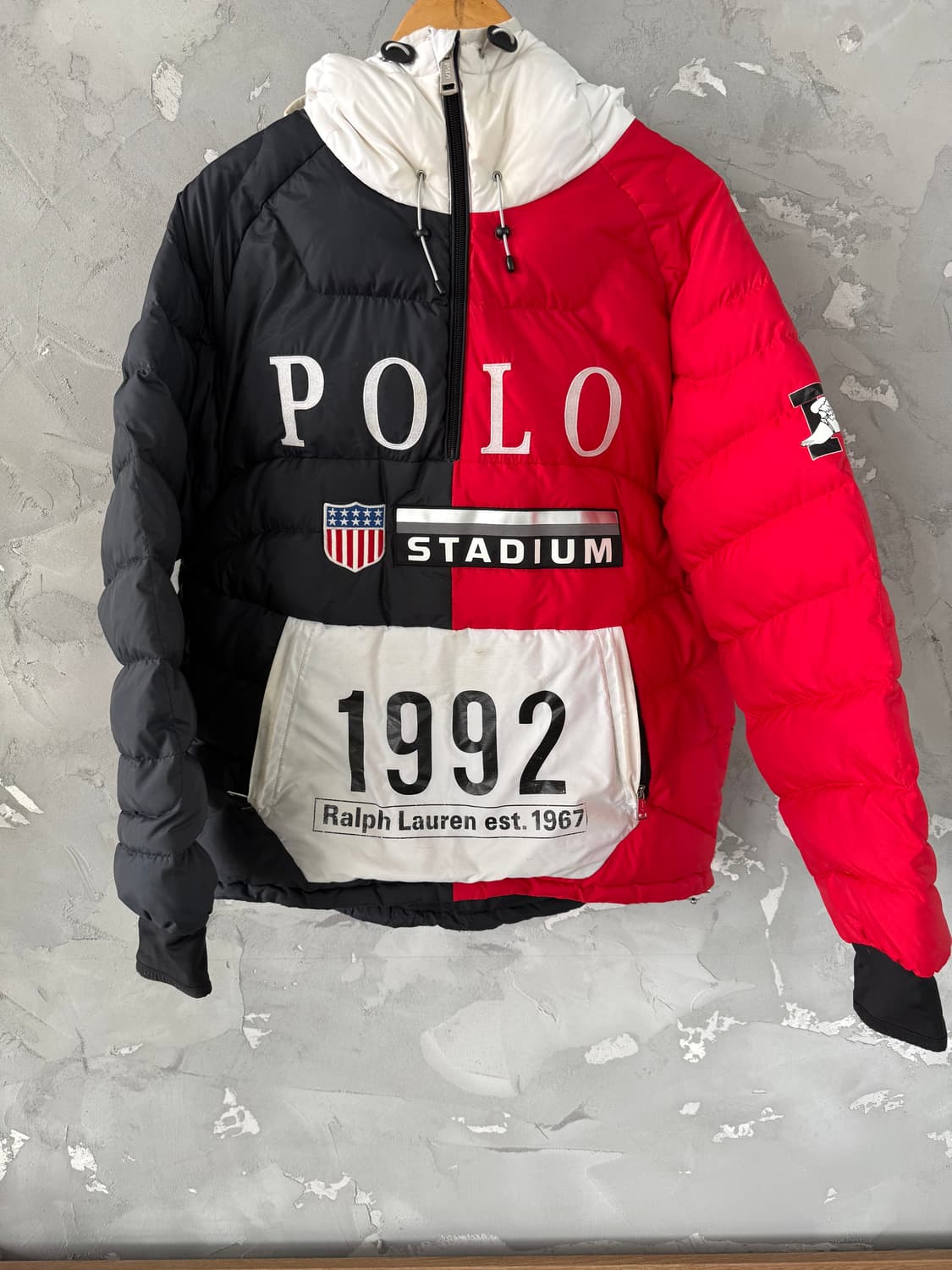 폴로 랄프로렌 스타디움 다운 패딩 판매합니다.
M[실측105~110] 상품이미지1