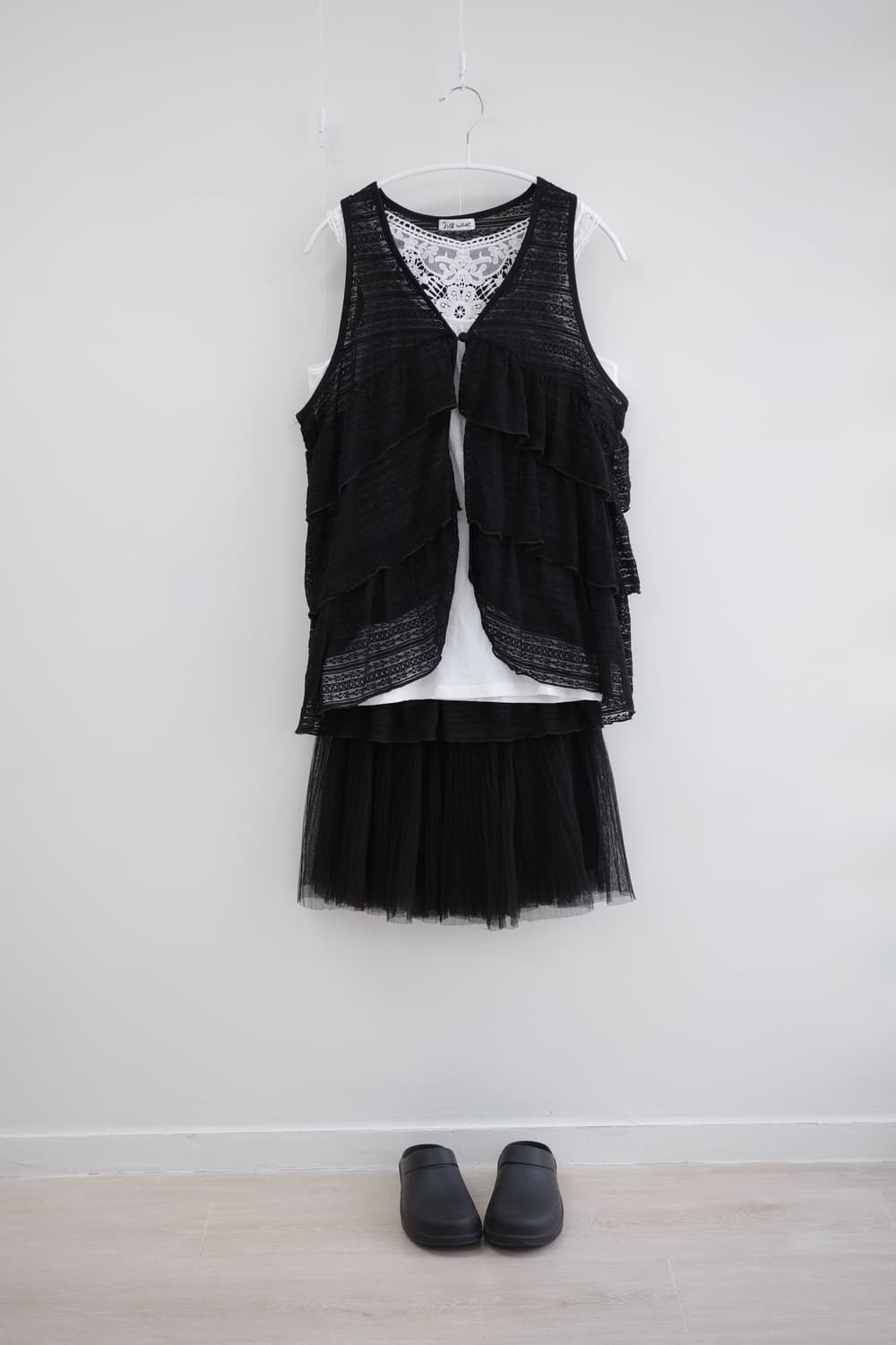 Ruffle frill black vest 상품이미지3