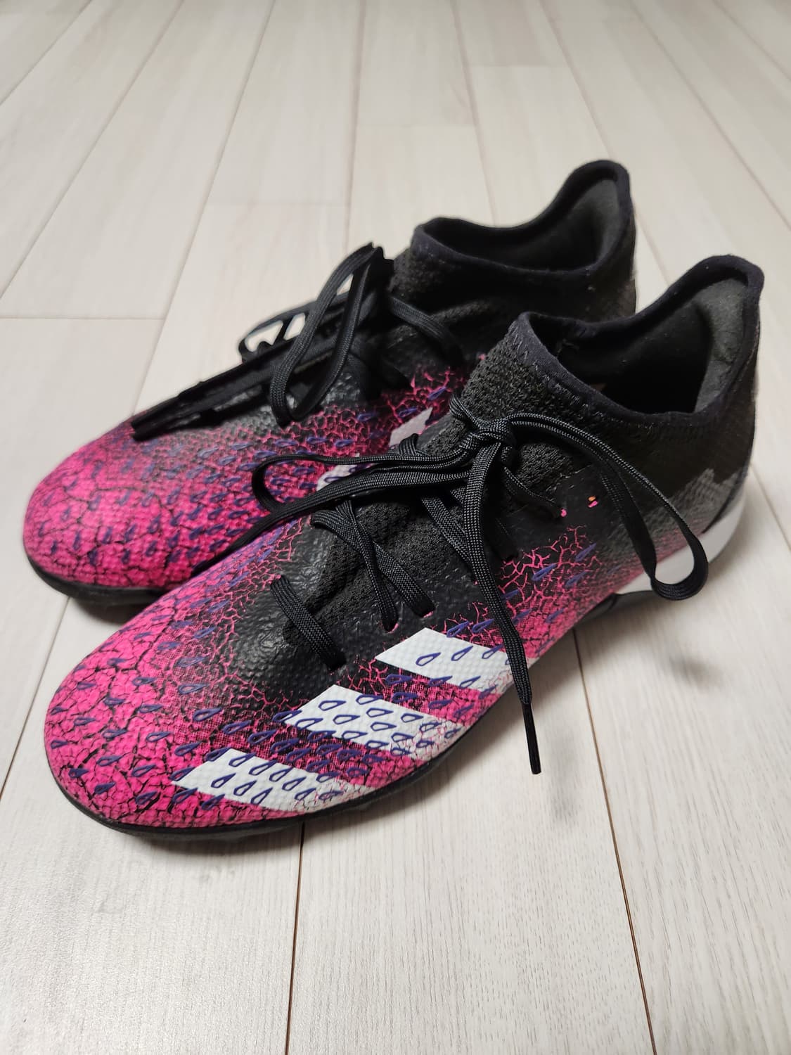 아디다스 프레데터 프릭.3 L TF 풋살화 FW7520 사이즈250

여 상품이미지1