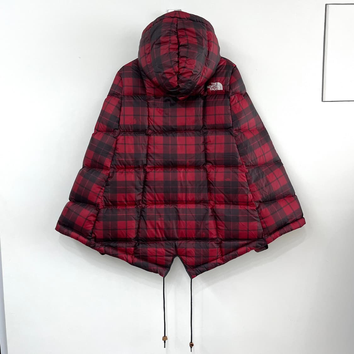 노스페이스 눕시 700 구스다운 판초 체크 케이프 패딩 상품이미지2