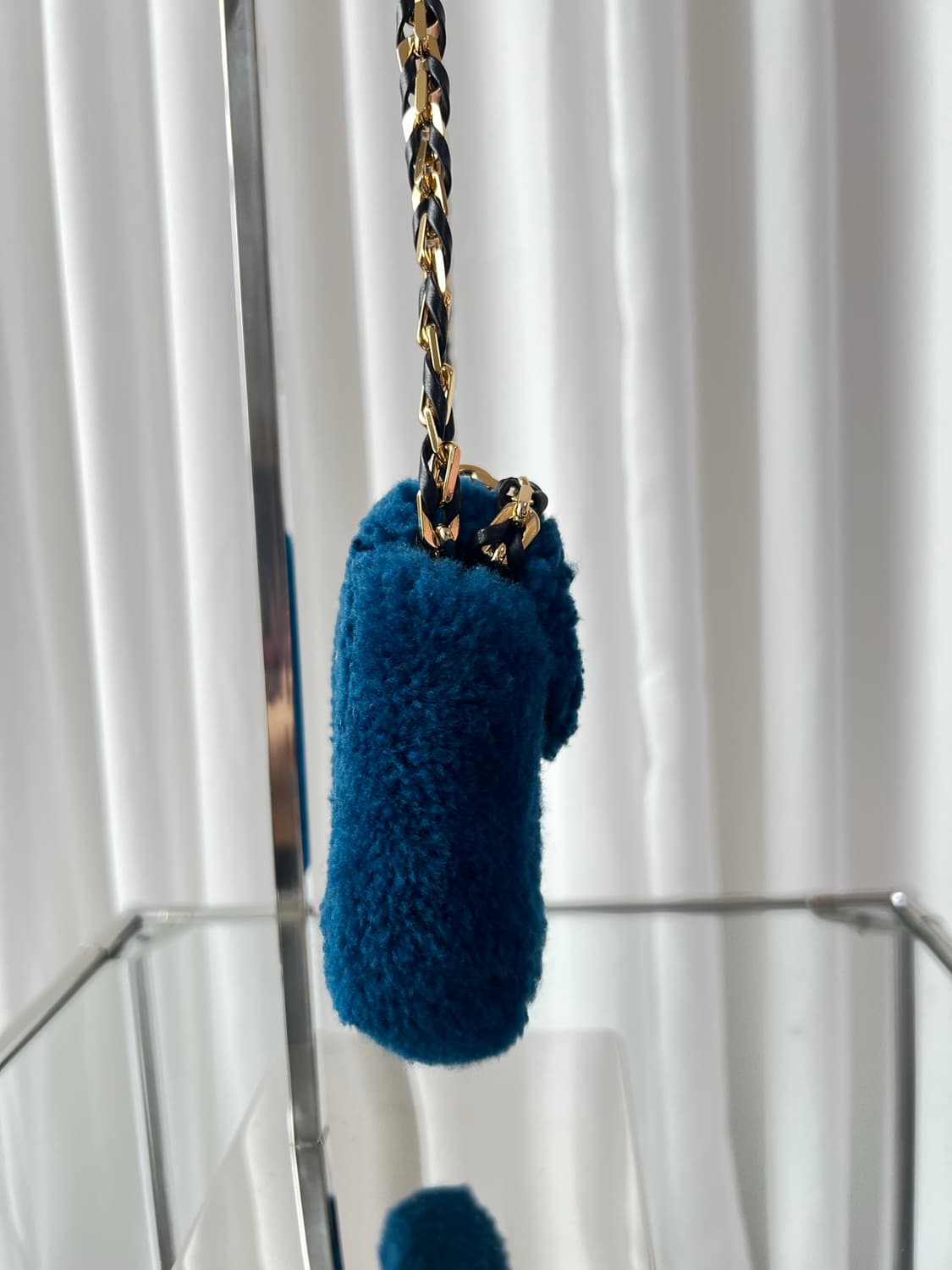 펜디 미니 바게트 블루 시어링 크로스백 상품이미지9