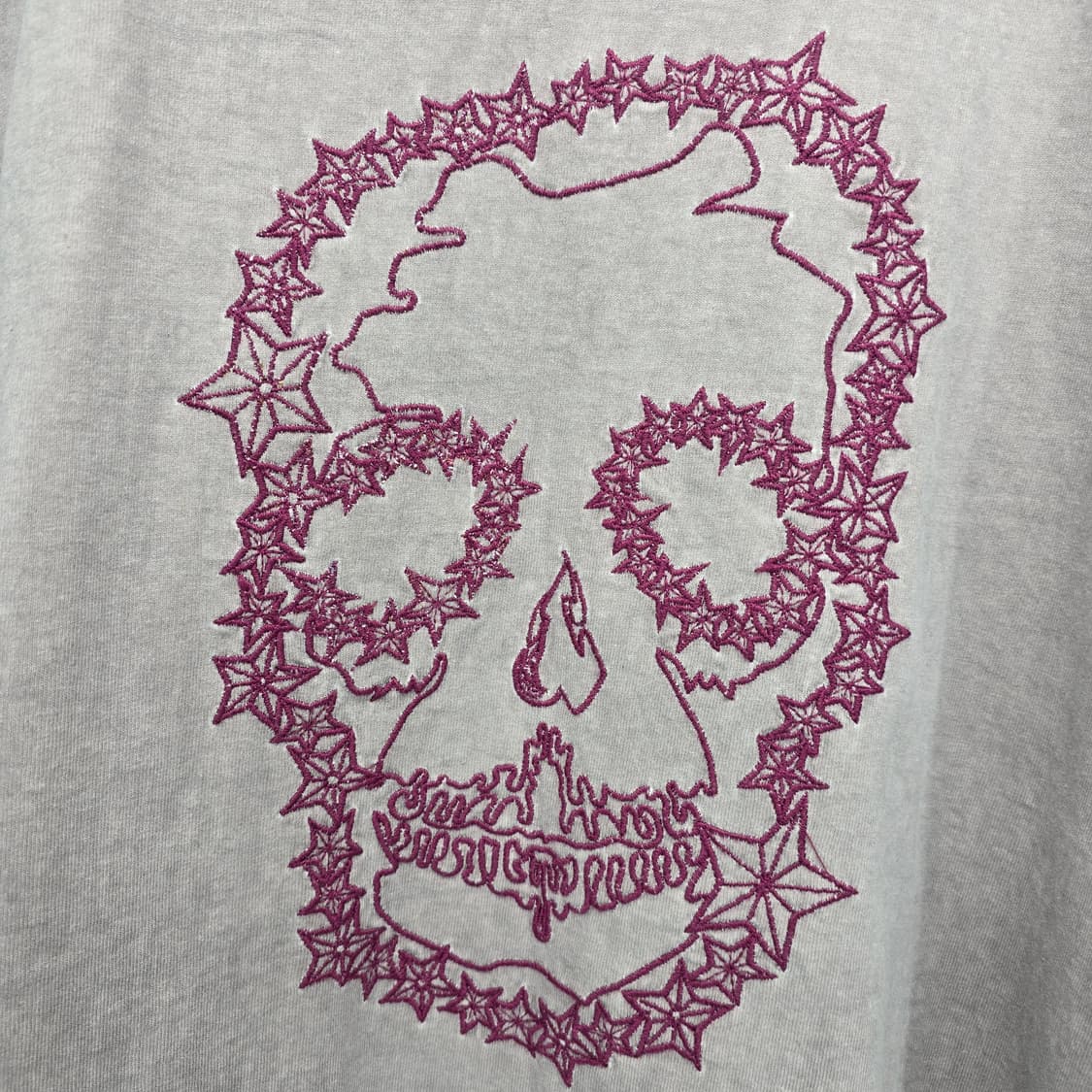 스컬 자수  톤다운 베이지 롱슬리브 상품이미지6