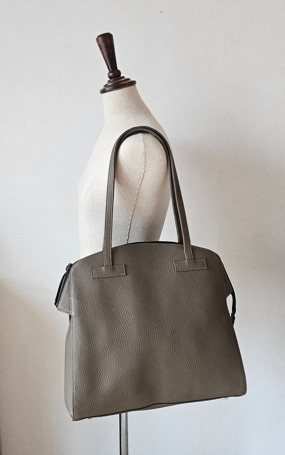 [새상품 현대백화점팝업진행] TAEHUNKIM 그레인 레더 토트 / 토프 상품이미지4