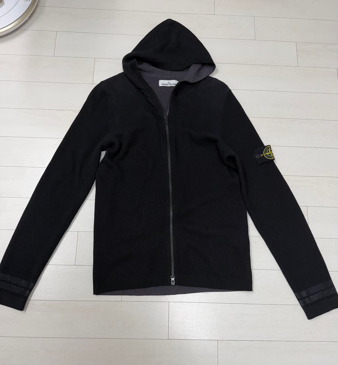 스톤아일랜드 니트 후드 집업 L 사이즈  블랙 색상  상태 9.5/10  상품이미지1