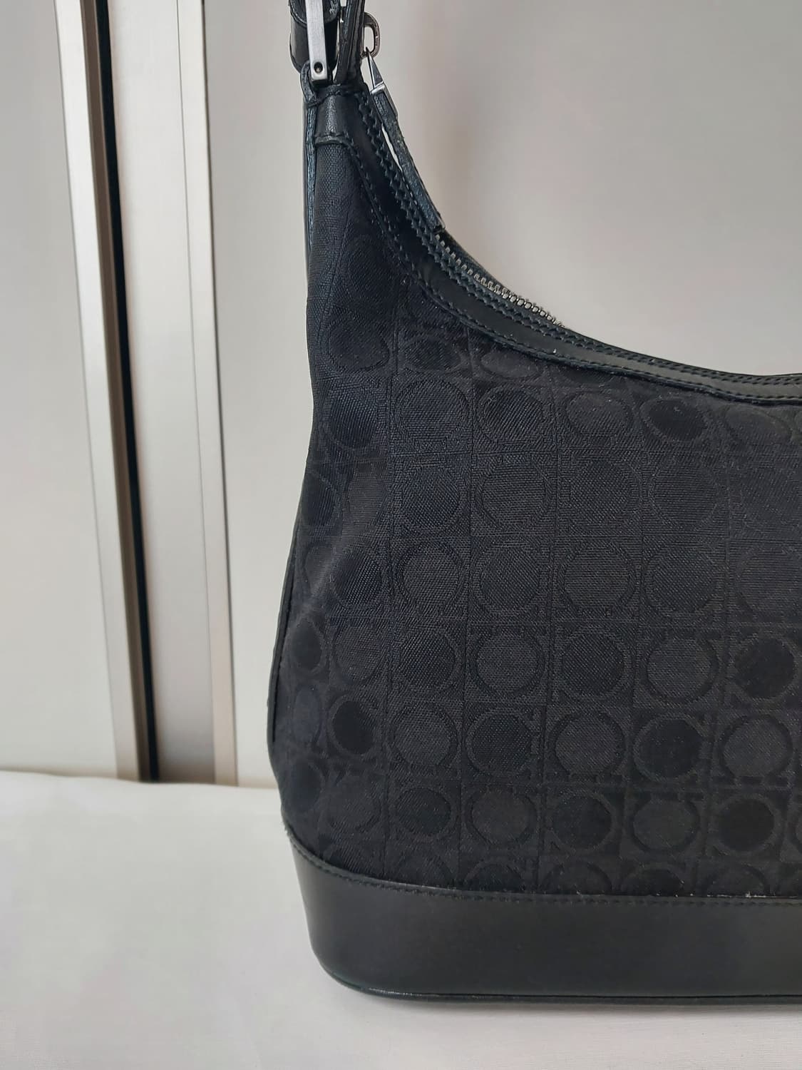 [정품] 페라가모 간치니 패브릭 숄더백 호보백 상품이미지3