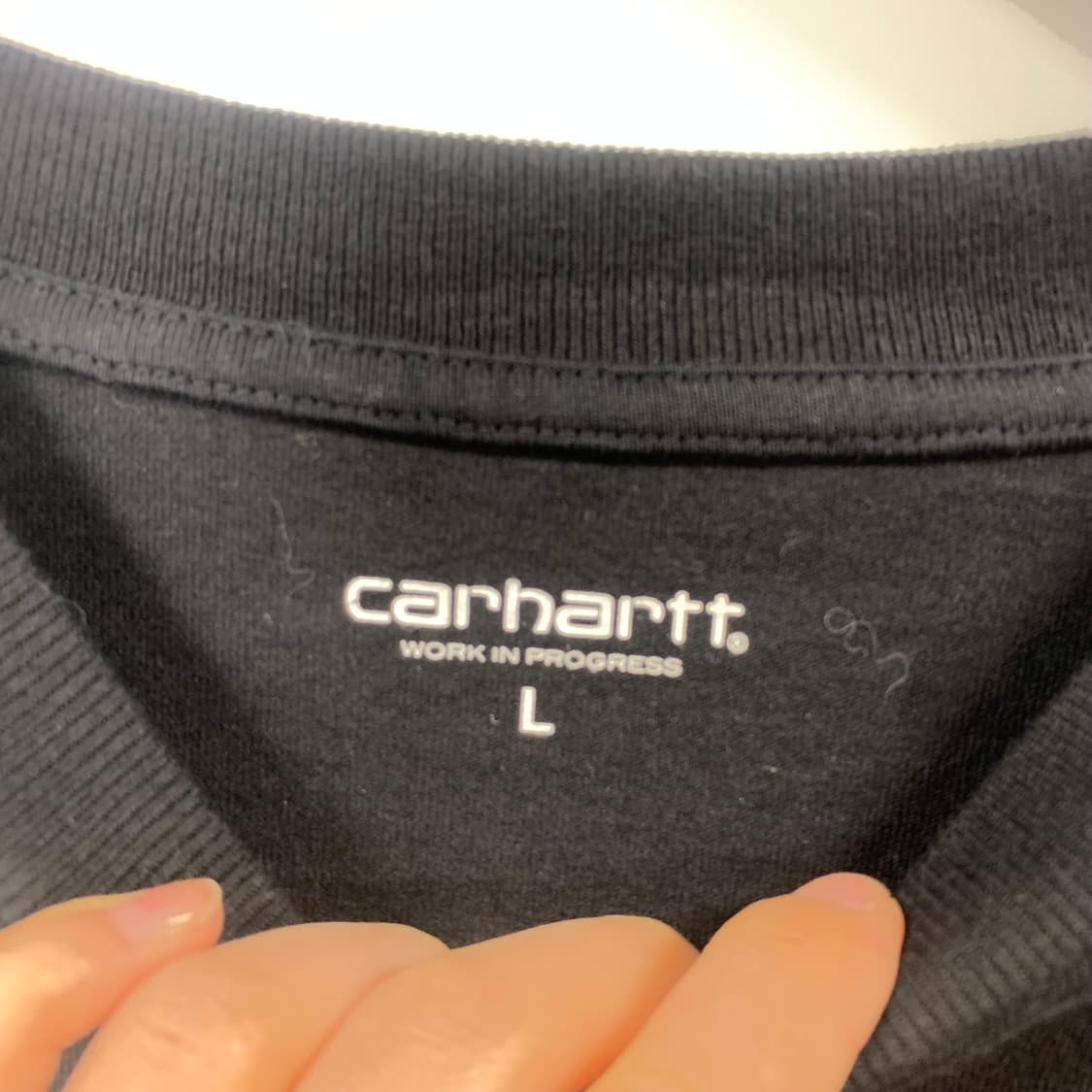칼하트 자수로고 블랙 롱슬리브 상품이미지5