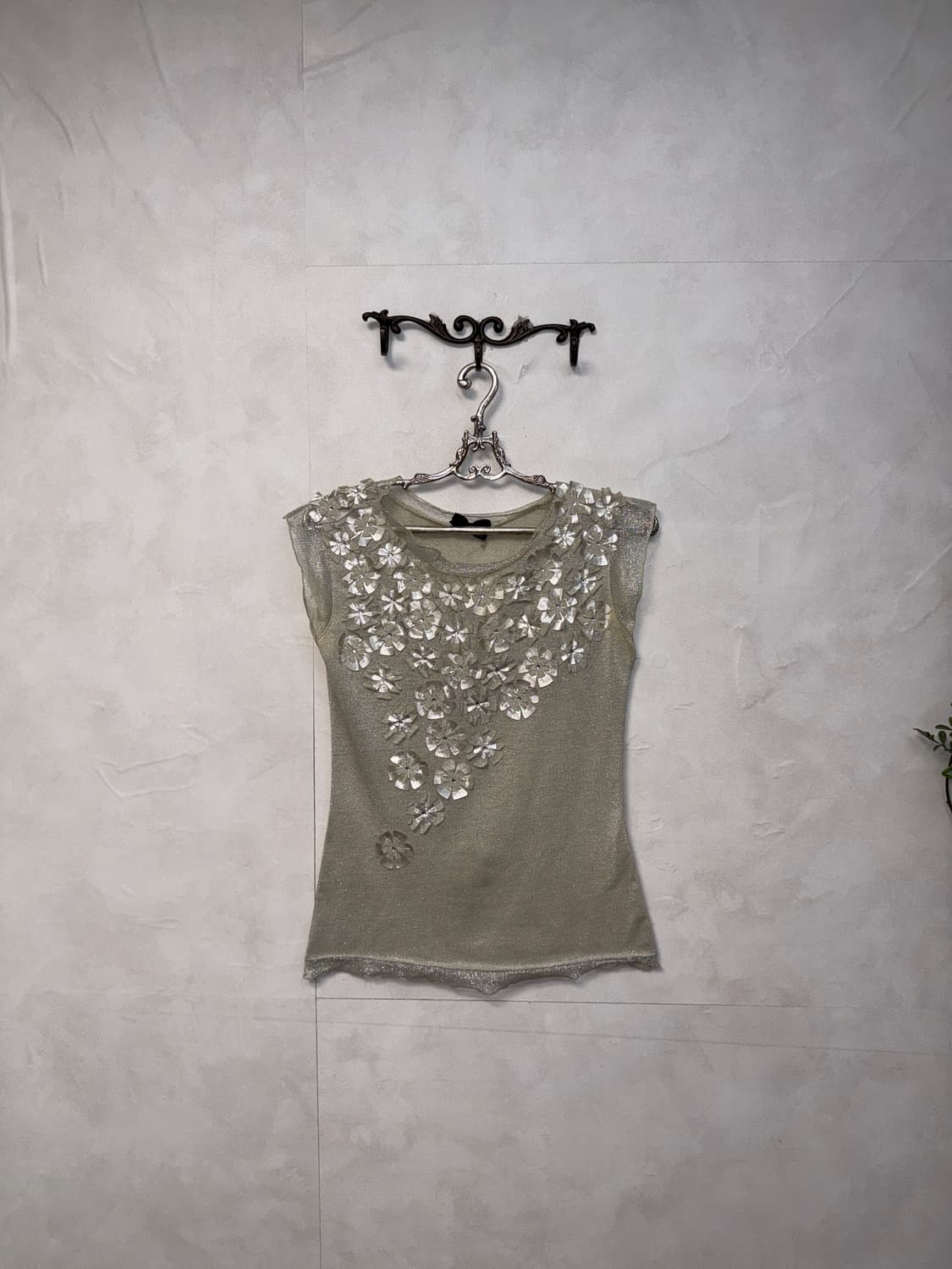 Metallic gold beige glitter flower 슬리브리스 상품이미지1