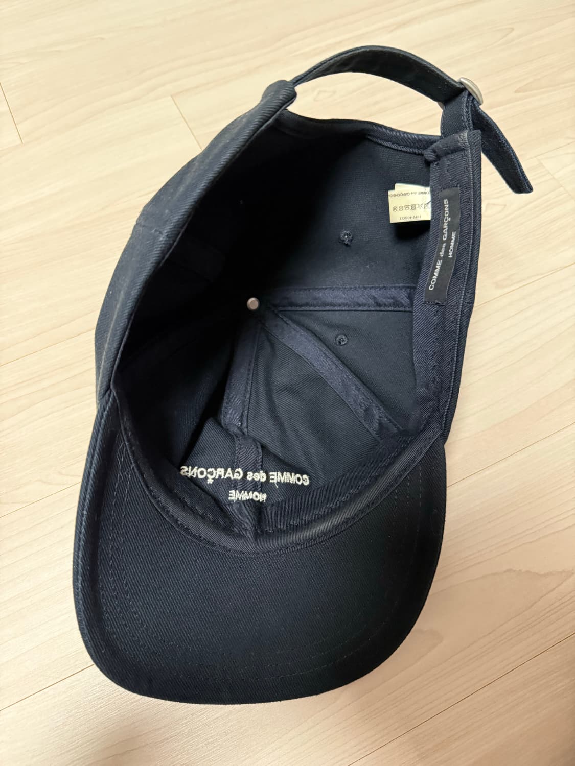 꼼데가르송 옴므 24FW 볼캡 네이비 상품이미지4