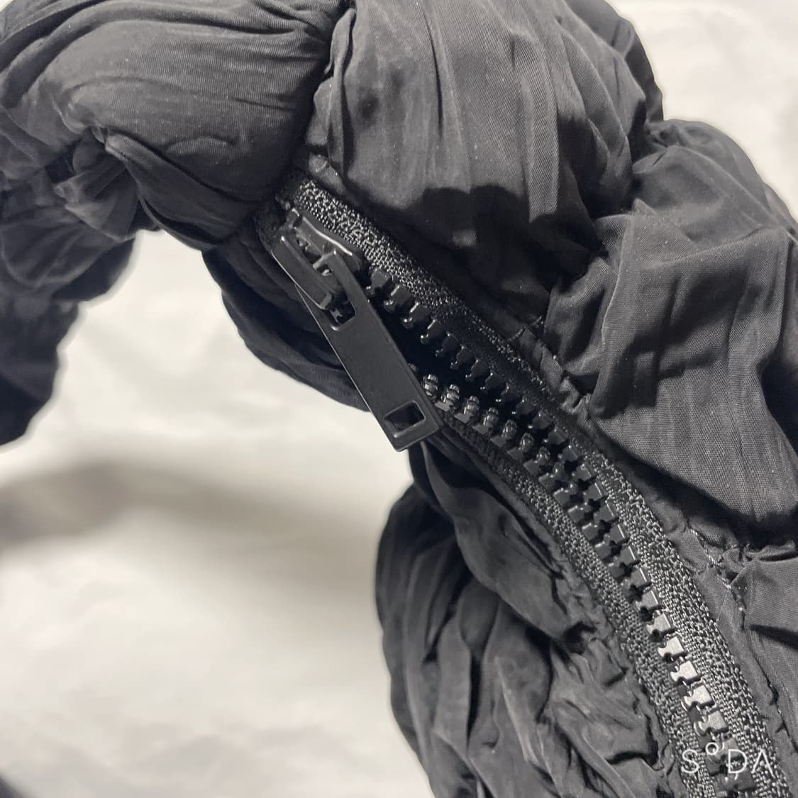 코스 셔링 숄더 크로스백 블랙 상품이미지4