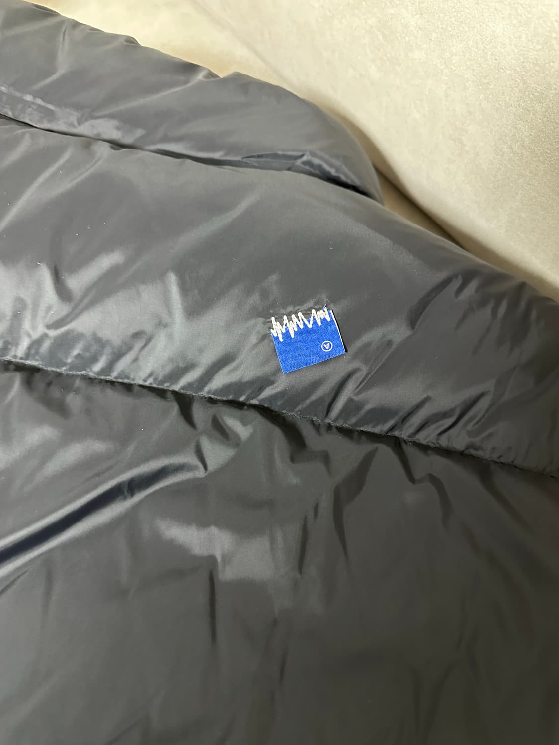 아더에러 시그니피컨트 태그 푸퍼 자켓 01 L 누아르 패딩 상품이미지7