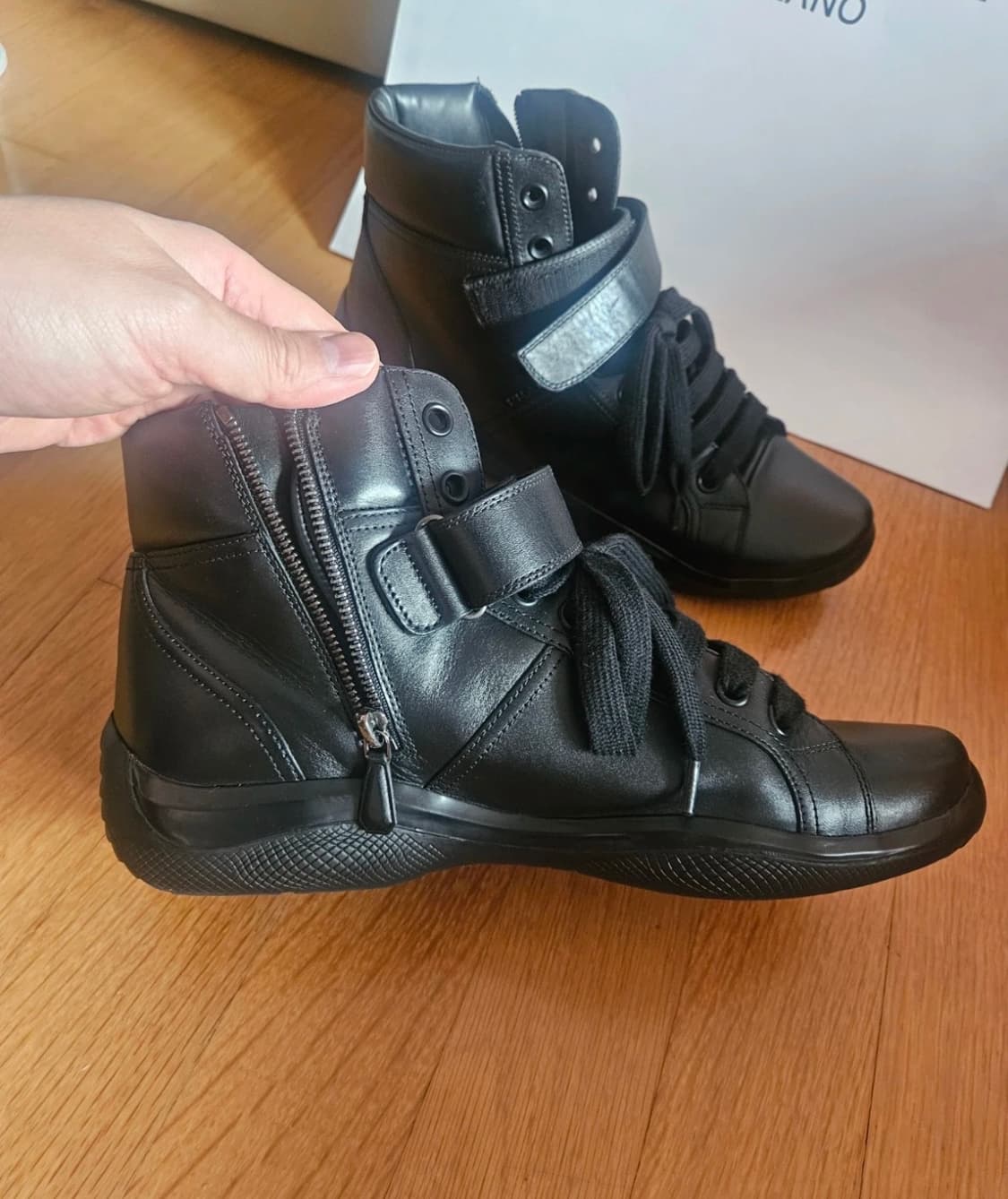 프라다 레더 스니커즈 상품이미지2