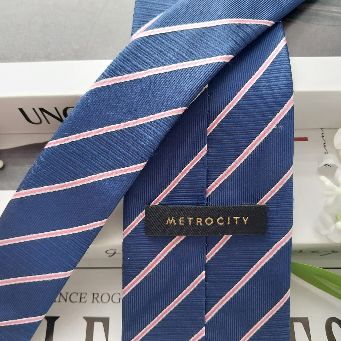 메트로시티 네이비 스트라이프 넥타이 8.3cm A+등급 K2396
 상품이미지6
