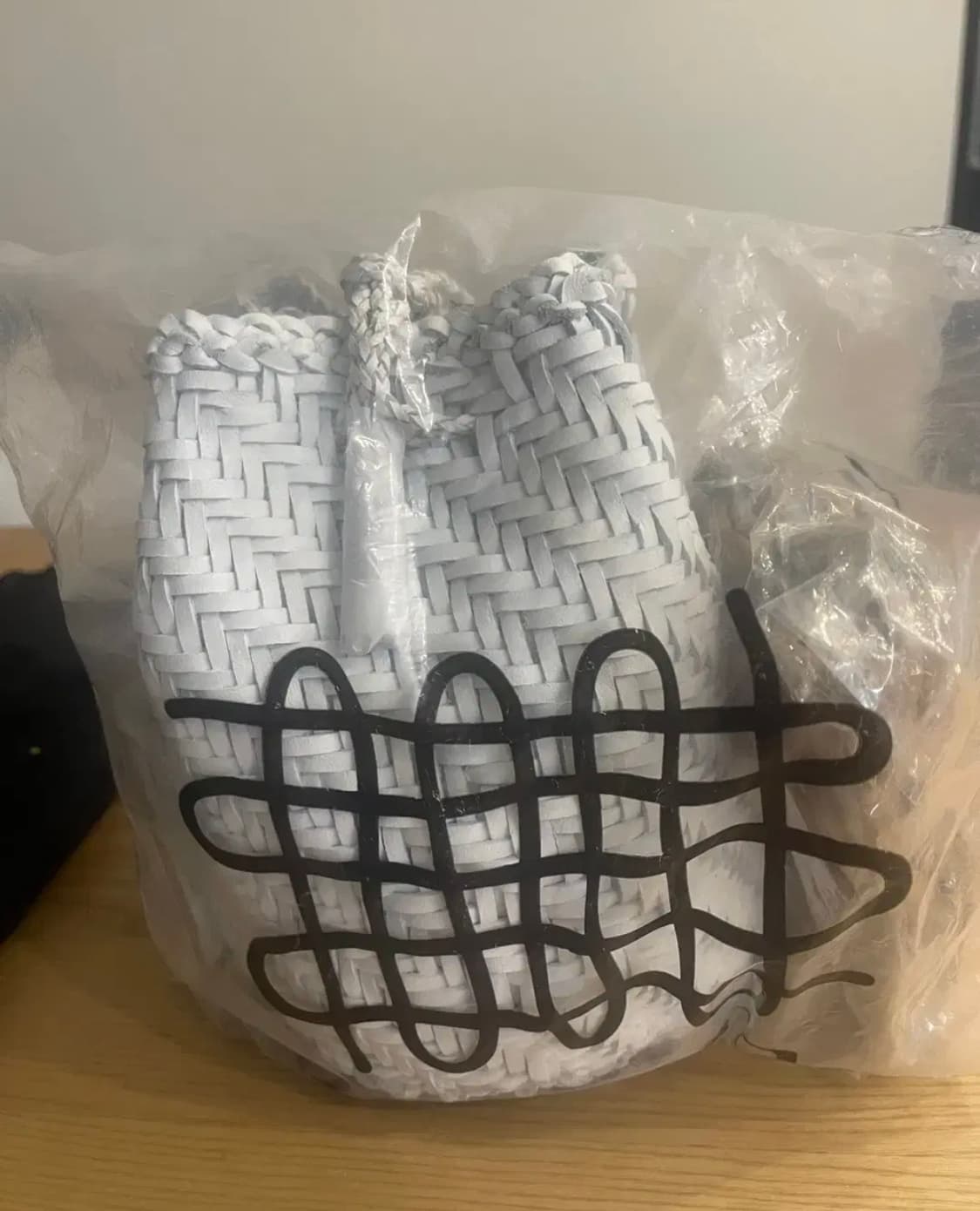 [새상품)드레곤디퓨전 폼폼 버킷백+이너백포함 상품이미지1