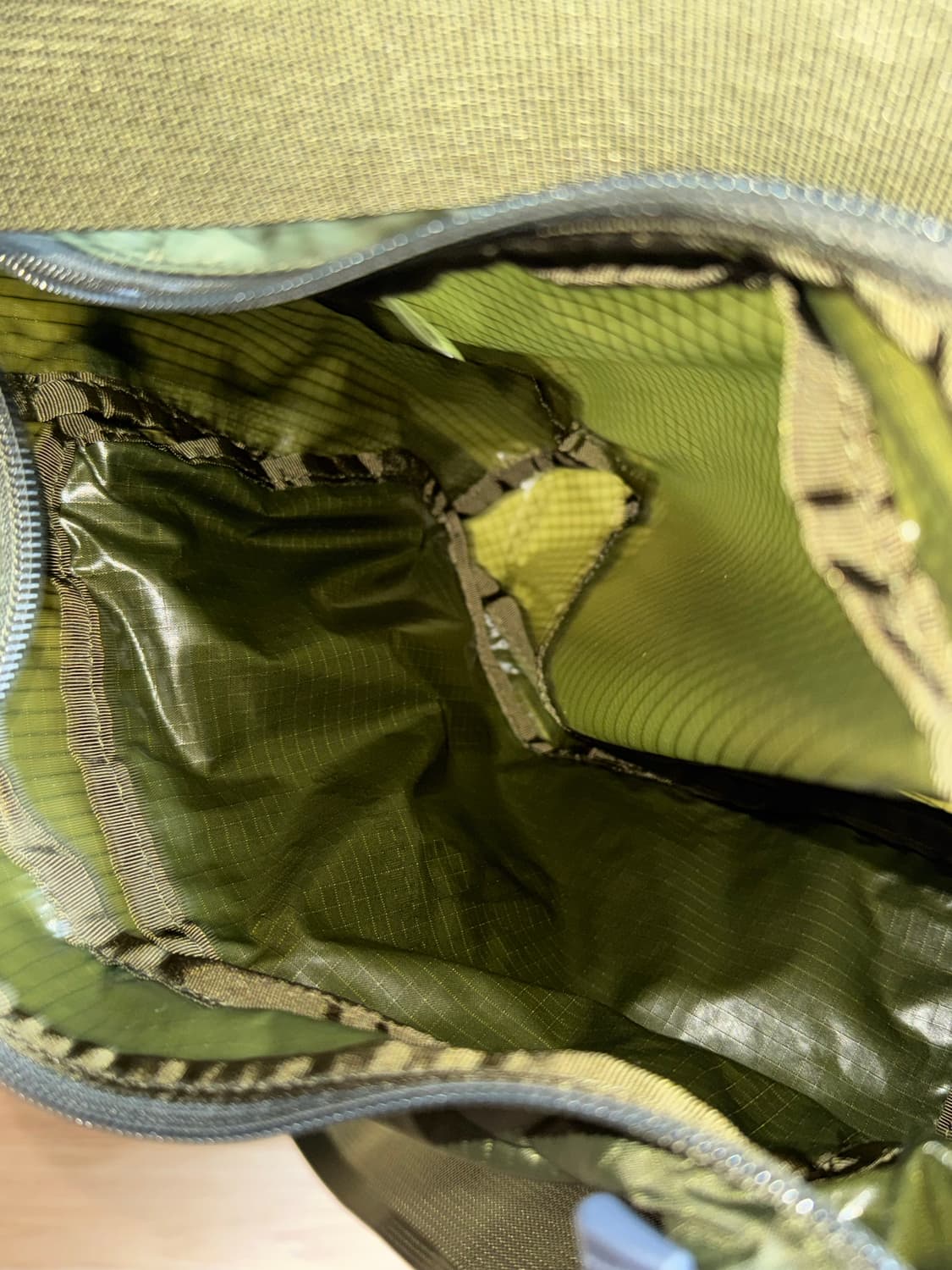 몽벨 포켓터블 라이트 숄더백 크로스백 S 카키 상품이미지4