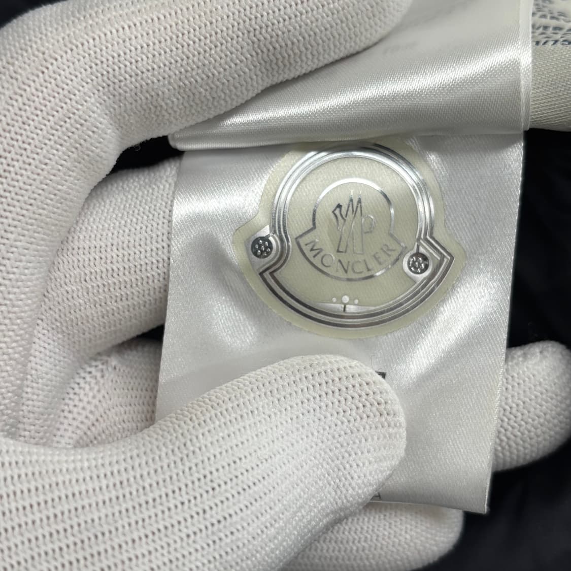 [2]몽클레어 와펜패치 경량패딩 상품이미지4